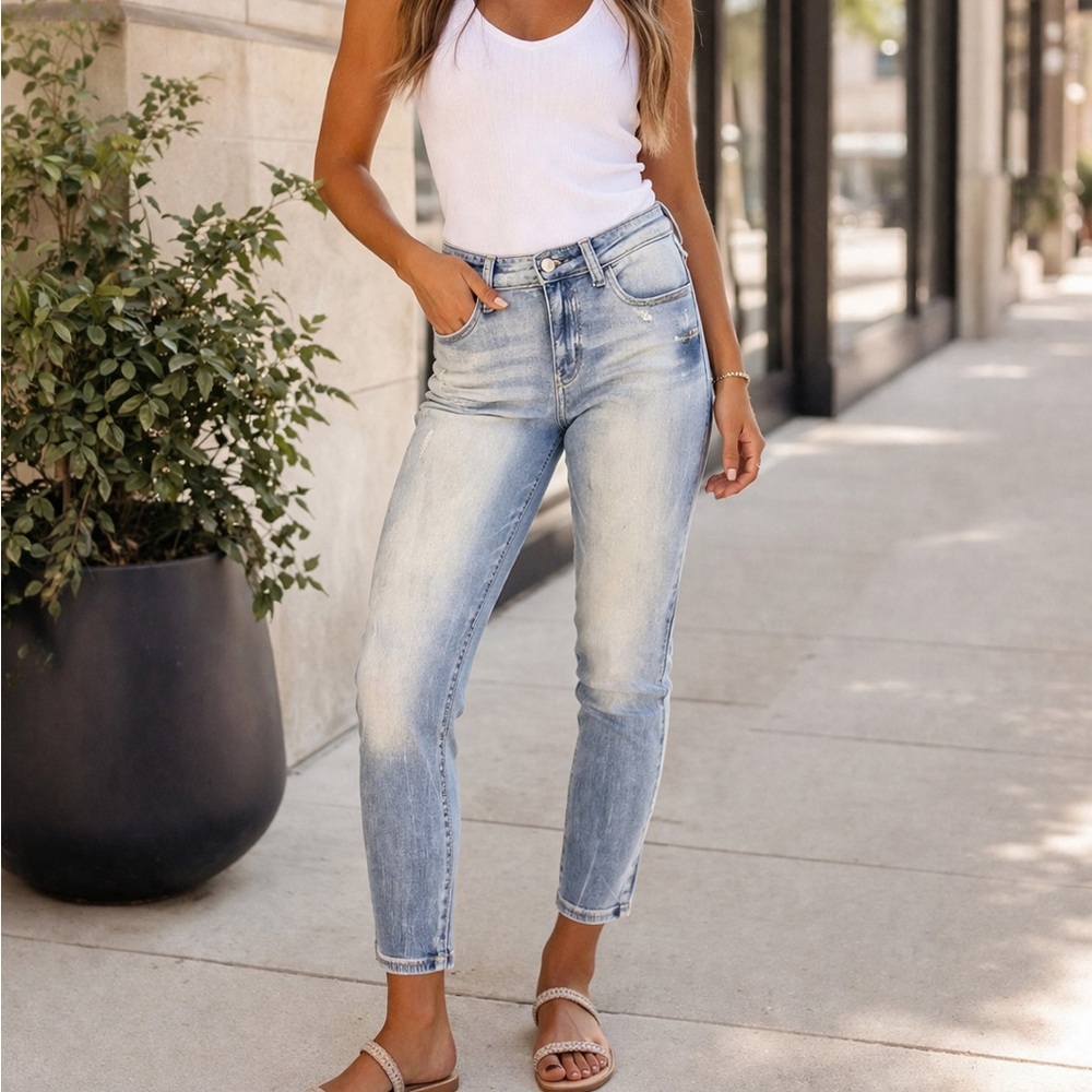Kancan Light Wash High-Rise Women's Jeans - Casual Slim Stretchy Fit